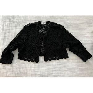 💕3/$25💕 Black lace shrug
